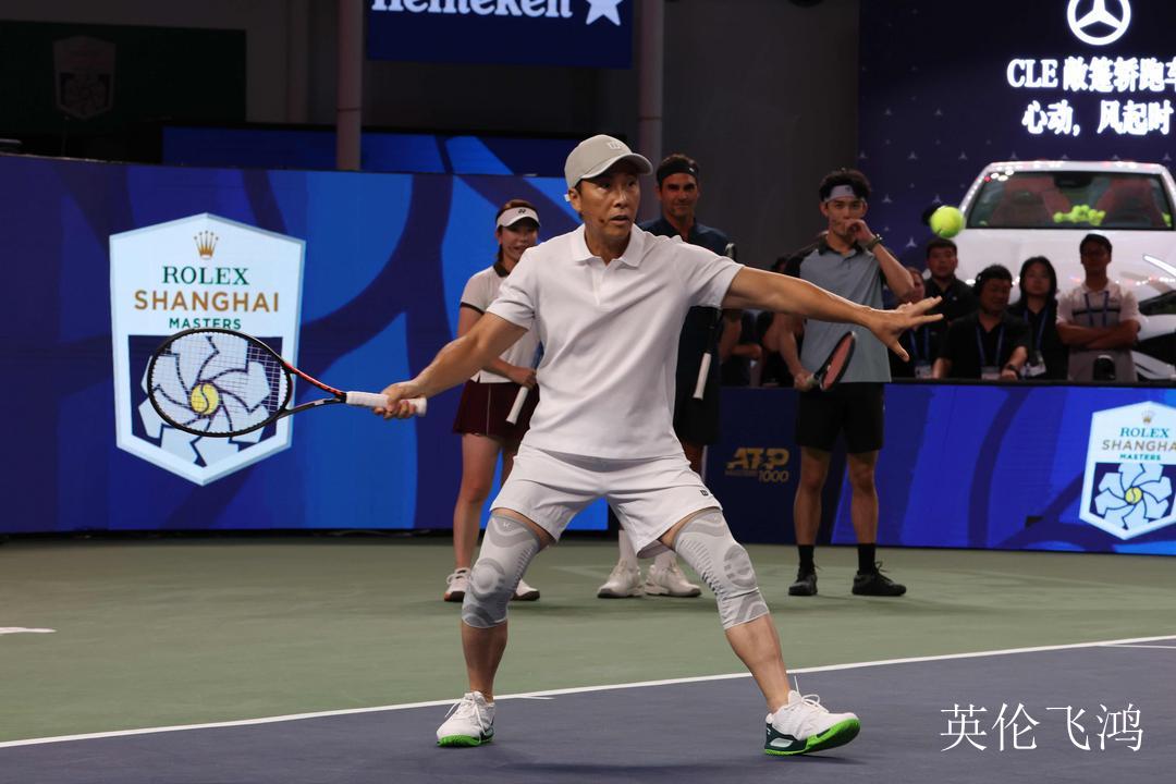 大比分获胜引发热议!,费德勒在澳大利亚队比赛中重返赛场观众掌声雷动的简单介绍 大比分获胜引发热议!,费德勒在澳大利亚队比赛中重返赛场观众掌声雷动的简单介绍