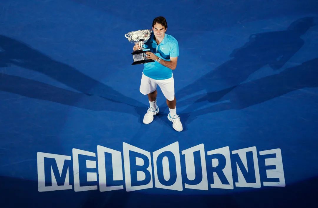 大比分获胜引发热议!,费德勒在澳大利亚队比赛中重返赛场观众掌声雷动的简单介绍 大比分获胜引发热议!,费德勒在澳大利亚队比赛中重返赛场观众掌声雷动的简单介绍