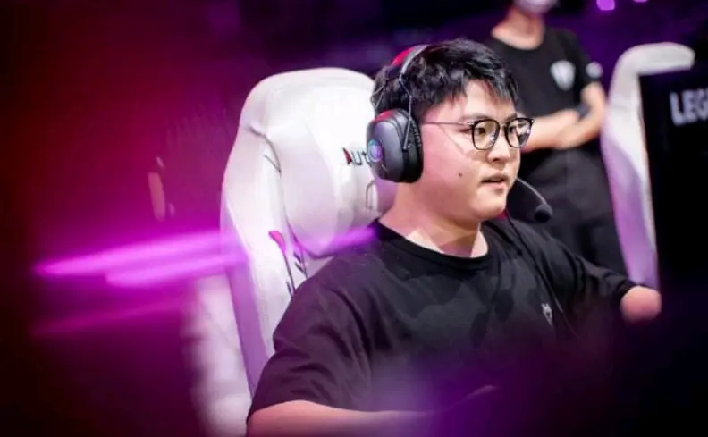 关于SKT不断突破！，Uzi连续五场比赛得分超过战术调整上演精彩一战的信息